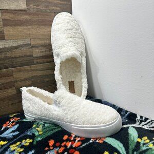 Levi's Women White Sherpa Slip-on Sneakers Size 8.5